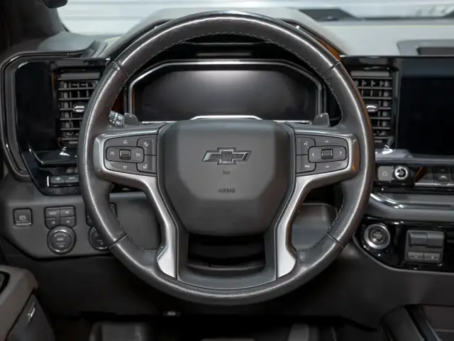 2023 Chevrolet Silverado 1500 ZR2 CREW 4X4 V8 *TOIT* NAV CUIR SI in Cars & Trucks in Laurentides - Image 15