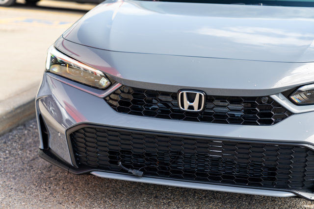 2025 Honda Civic Sedan Hybrid Sport Touring in Cars & Trucks in Edmonton - Image 3