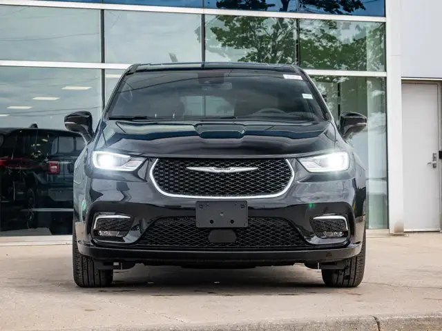 2025 Chrysler Pacifica Select in Cars & Trucks in Barrie - Image 12