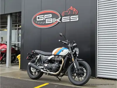 The Speed Twin 900 combines classic style with modern technology; making it perfect for unforgettabl...