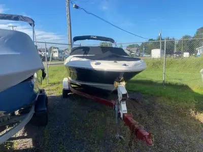 V8 power in this 2007 205 Sport, Dual Axle trailer. Bimini top, Bow & mooring covers.