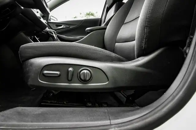 2023 Chevrolet Malibu LT • HEATED SEATS • SIRIUSXM • CP/AA in Cars & Trucks in Cornwall - Image 30