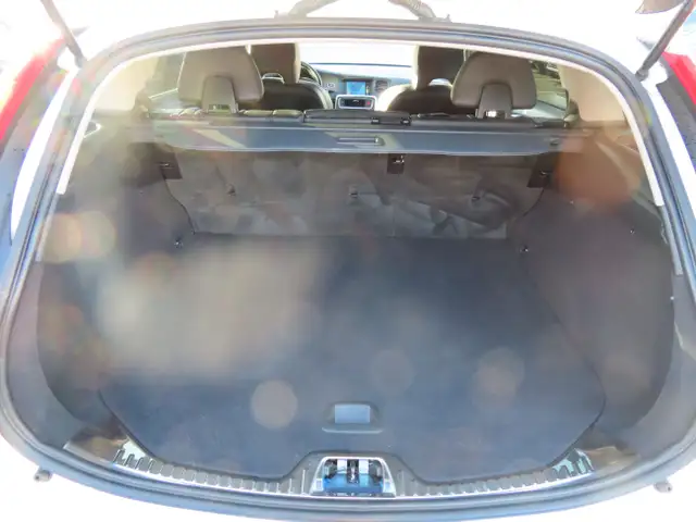 2016 Volvo V60 Cross Country T5 PREMIER PKG AWD - WAGON - LEATHE in Cars & Trucks in Oakville / Halton Region - Image 30