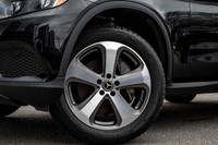 VEHICLE HIGHLIGHTS: BACKUP CAMERA, NAVIGATION SYSTEM, ALL WHEEL, ONSTAR, HD RADIO, PANORAMA ROOF, HE... (image 2)