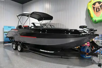 2025 Princecraft Ventura 230 WRL Specific options include: - Mercury V8 250 HP Pro XS DTS - Mercury...