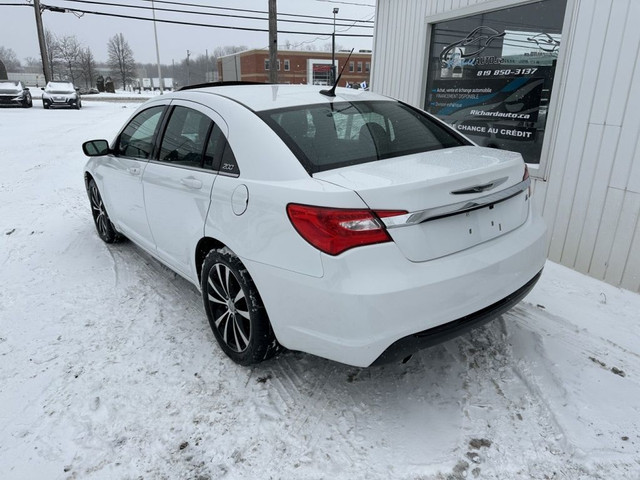 2011 Chrysler 200 S in Cars & Trucks in Drummondville - Image 4