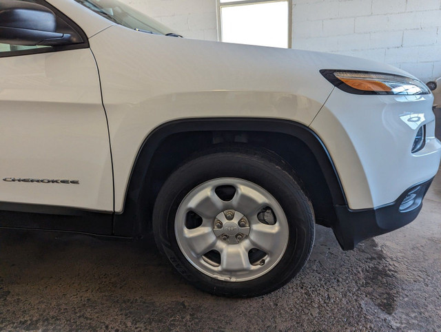 2016 Jeep Cherokee SPORT  ACCIDENT FREE!! in Cars & Trucks in Barrie - Image 4