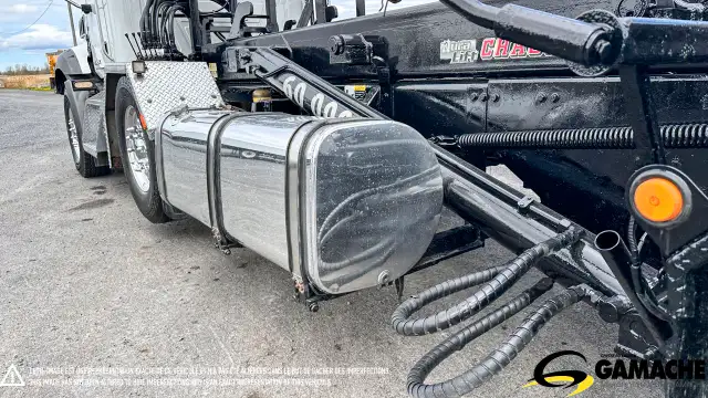 2015 MACK GU813 GRANITE GARBAGE TRUCK ROLL OFF in Heavy Trucks in Chilliwack - Image 14