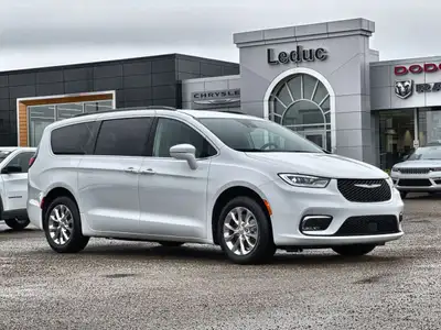 This one owner 2022 Chrysler Pacifica Touring L AWD has the 3.6L V6 engine, a 9 speed automatic tran...