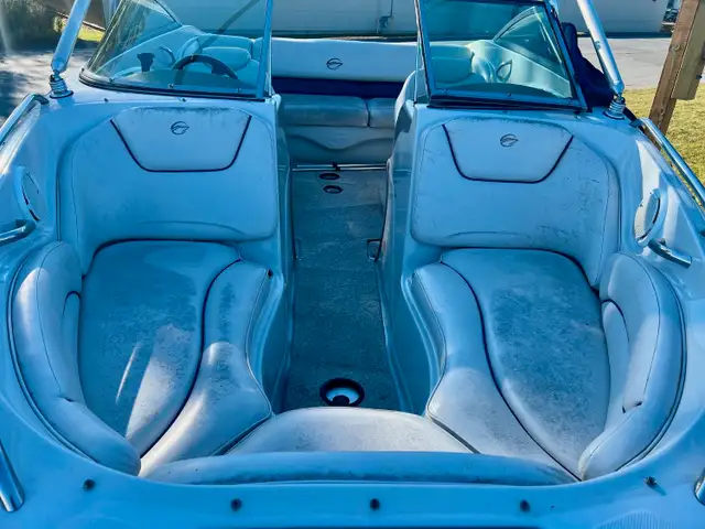 2006 CROWNLINE 200 in Powerboats & Motorboats in Sherbrooke - Image 16