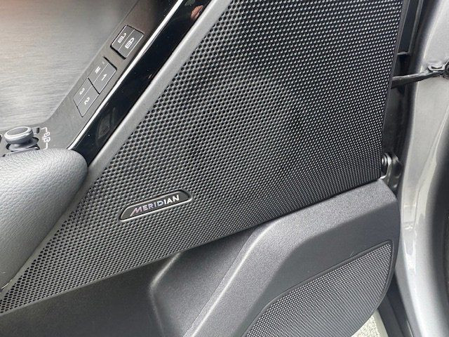 2021 Land Rover Range Rover Velar R-Dynamic S in Cars & Trucks in City of Halifax - Image 4