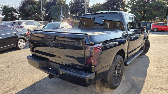 2018 Nissan Titan 4x4 Crew Cab SV Midnight Edition in Cars & Trucks in City of Toronto - Image 4