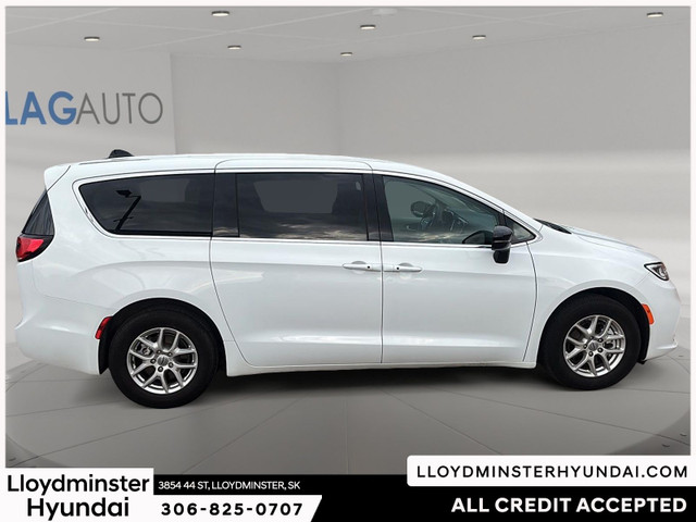 2024 Chrysler Pacifica in Cars & Trucks in Lloydminster - Image 4