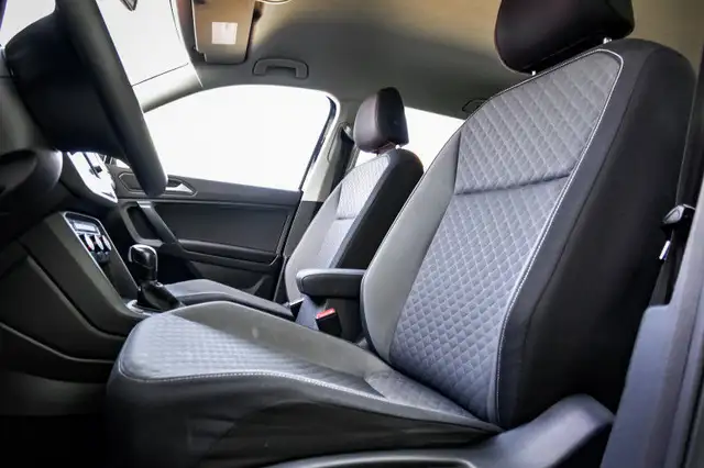 2021 Volkswagen Tiguan Trendline 4MOTION • HEATED SEATS • CP/AA dans Autos et camions dans Ottawa - Image 29