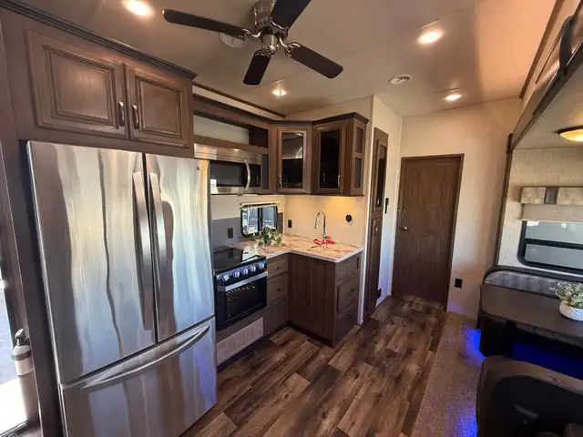 2019 Forest River Sandpiper 404QBWD  in Park Models in St. Albert - Image 18