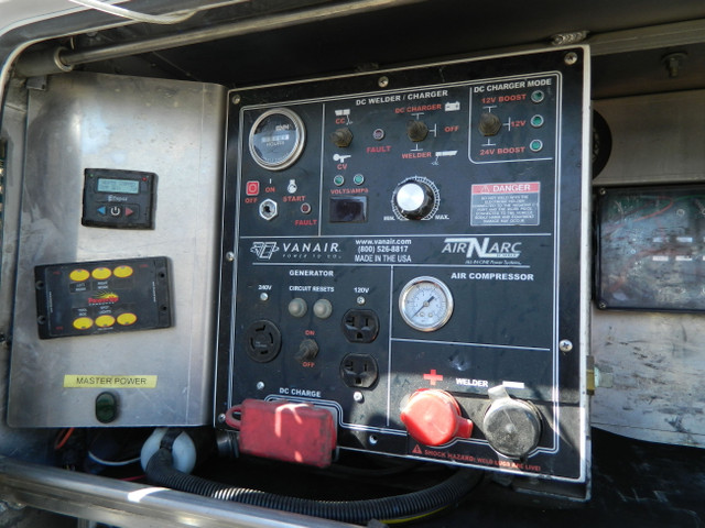 2017 Ford XLT F-350 4X4 SERVICE BODY WITH  WIELDER/COMPRESSOR  in Cars & Trucks in Edmonton - Image 2