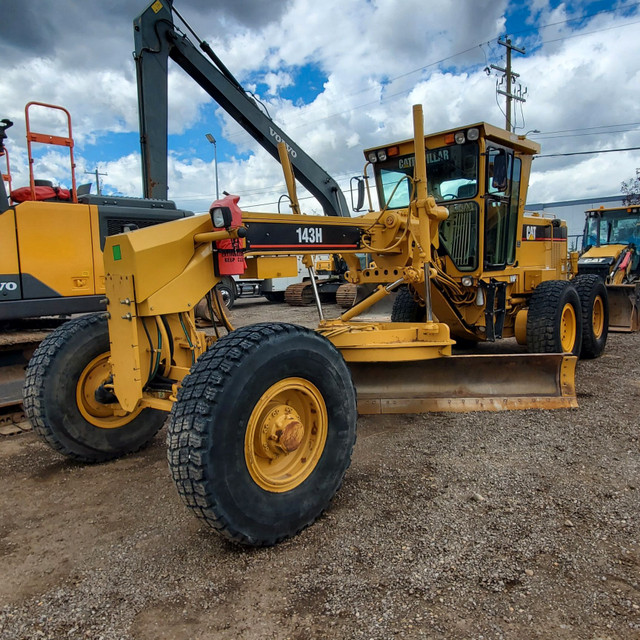 CAT 143H Motor Grader with 6900 hours (ex-governmental machine) in Heavy Equipment in Calgary