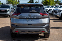 // ACCIDENT FREE!! // // SINGLE OWNER! // Experience reliability and efficiency with the 2022 Nissan... (image 3)