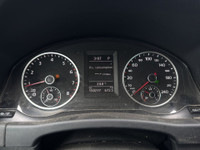 Automatique. Engine: Moteur à 4 cylindres 2.0l L/100Km City: 11.6 L/100Km Hwy: 9.3 Safety Equipment... (image 9)