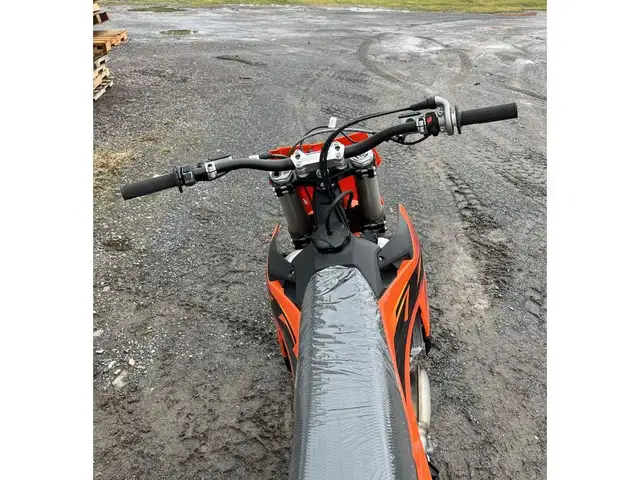 2025 KTM 250 SX-F in Dirt Bikes & Motocross in Granby - Image 9