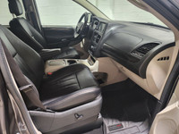 Very well equipped 18 Grand Caravan with navigation, backup camera, leather, power doors and hatch a... (image 4)