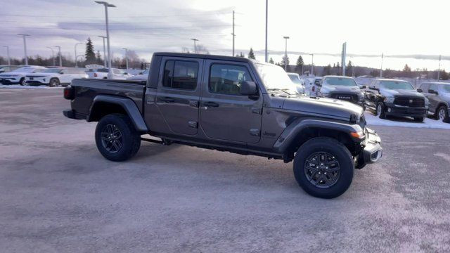 2025 Jeep Gladiator Sport S | 4X4 | Backup Camera in Cars & Trucks in Prince George - Image 2
