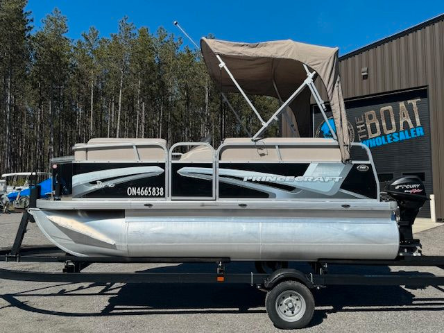 2014 15'X6'  PRINCECRAFT PONTOON 15HP in Powerboats & Motorboats in Peterborough - Image 3