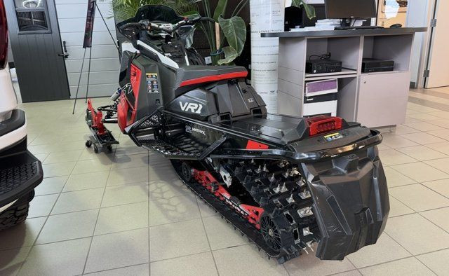 2023 Polaris Patriot Boost Indy VR1 137 in Cars & Trucks in Winnipeg - Image 4
