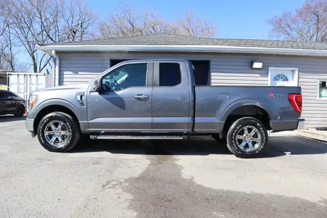 2021 Ford F-150 XLT - ONLY 64,207 KM -62864352933378124