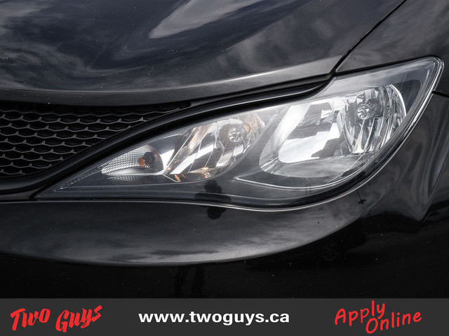 2022 Chrysler Grand Caravan SXT | New Tires | Pwr Sliders | Clot in Cars & Trucks in St. Catharines - Image 4