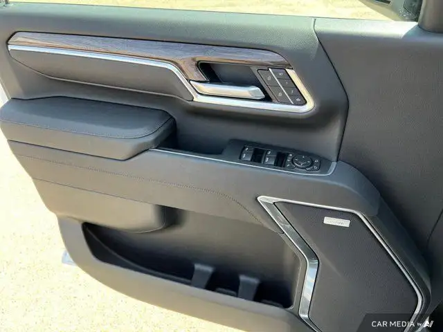 2025 Chevrolet Silverado 3500HD LTZ 4WD Crew Cab | 20IN FUEL dans Autos et camions dans Comté de Strathcona - Image 12