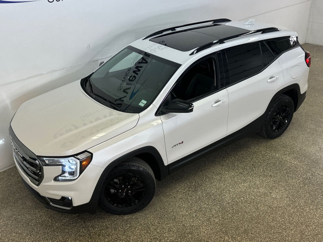 2022 GMC Terrain AT4 AT4/AWD/LEATHER/ROOF/NAVI/OFF 1 OWNER GM... in Cars & Trucks in Belleville - Image 2