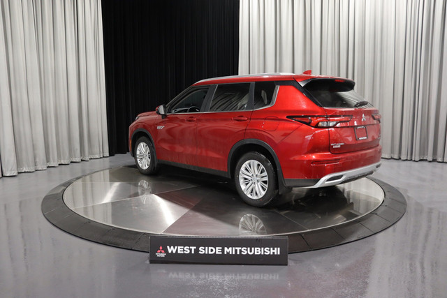 2025 Mitsubishi Outlander PHEV SE in Cars & Trucks in Edmonton - Image 4