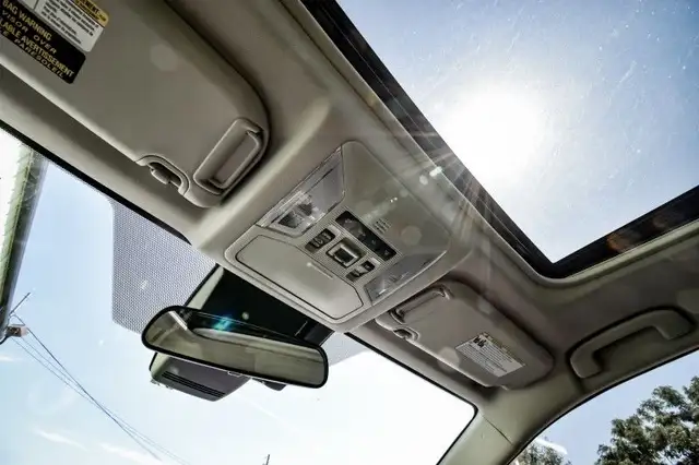 2022 Toyota RAV4 XLE • SUNROOF • HEATED SEATS • POWER LIFTGATE dans Autos et camions dans Cornwall - Image 28
