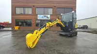New Excavator 2.5T Kubota Hydraulic thumb/boom swing /AC -HEAT