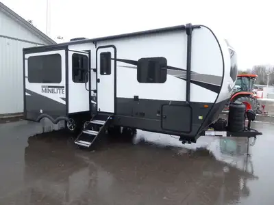 2024 Mini Lite 2518S Price: $56,495 SALE $51,195 Floor Plan Features Length: 25’ 10” Weight: 5,739lb...