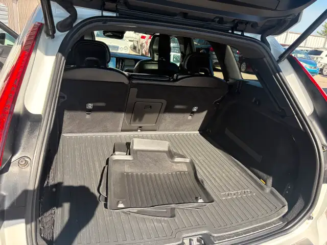 2019 Volvo XC60 Momentum T6 AWD Hail Sale in Cars & Trucks in Calgary - Image 27