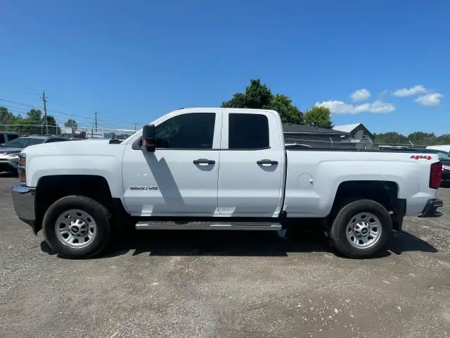 2019 Chevrolet Silverado 2500 Work Truck in Cars & Trucks in Ottawa - Image 4