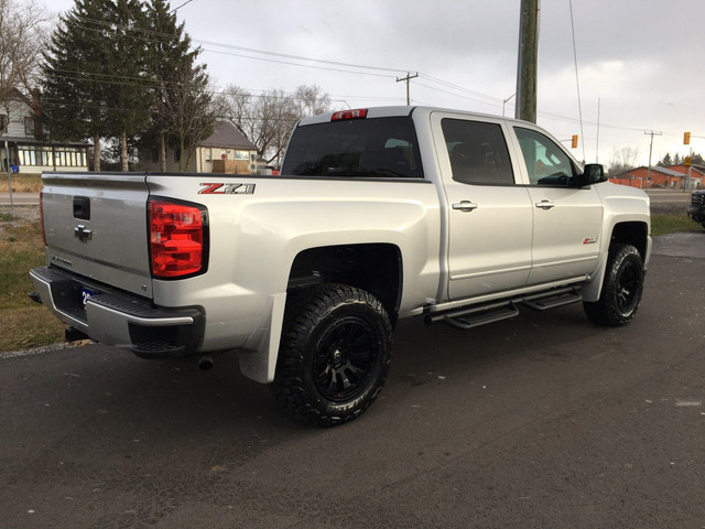 2018 CHEVROLET SILVERADO 1500 LT Z71 CREW in Cars & Trucks in Belleville - Image 3