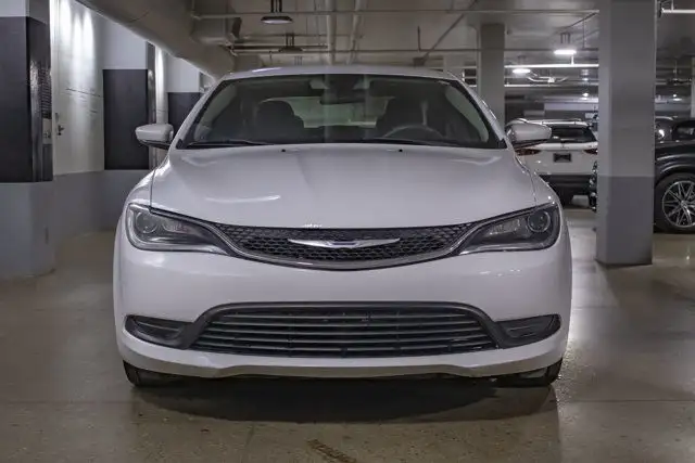 2016 Chrysler 200 LX in Cars & Trucks in Edmonton - Image 3