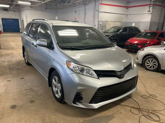 2019 Toyota Sienna LE 7-Passenger + CAM in Cars & Trucks in City of Montréal - Image 3