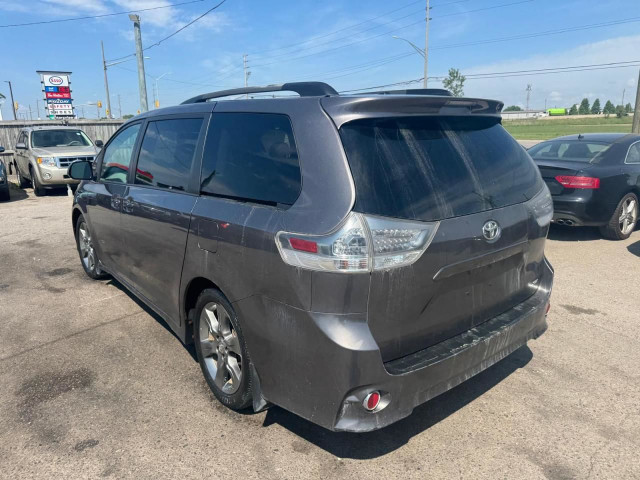 2011 Toyota Sienna AS IS, SE, ONE OWNER, WELL MAINTAINED, RUNS G in Cars & Trucks in London - Image 3
