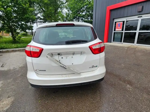 2013 Ford C-Max Hybrid SE dans Autos et camions dans London - Image 4
