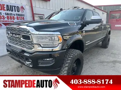 Limited | 4x4 | Crew Cab 8' Box | 6.7L CUMMINS This 2022 Ram 3500 Limited 4x4 with the 6.7L Cummins...