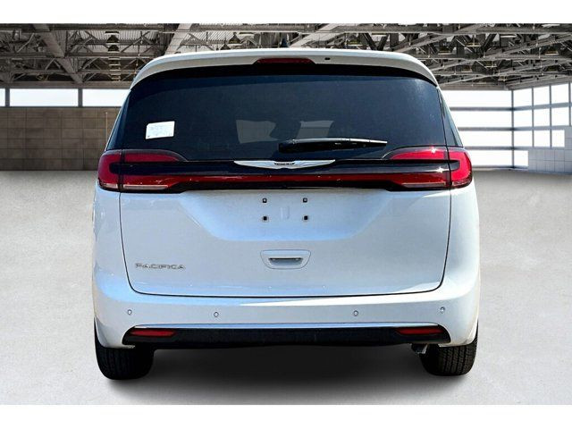 2025 Chrysler Pacifica Select in Cars & Trucks in Mississauga / Peel Region - Image 4