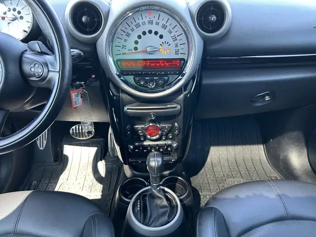2012 MINI Cooper Countryman S ALL4 / Sunroof / Heated Seats in Cars & Trucks in Calgary - Image 14