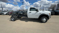 This 2024 RAM 5500 REG CAB CHASSIS has the following options Cloth 40/20/40 Prem Bench Seat, 8.4 Tou... (image 3)