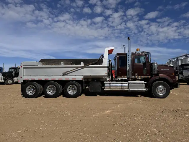 2015 WESTERN STAR 4900 in Heavy Trucks in Kamloops - Image 6