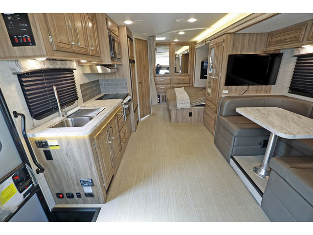 2021 Entegra Coach Odyssey 24B 1 extension ! Partial paint + cri in RVs & Motorhomes in Laval / North Shore - Image 4