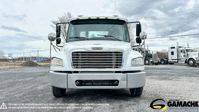 2015 FREIGHTLINER M2 106 REMORQUEUSE CAMION PLATE FORME in Heavy Trucks in Longueuil / South Shore - Image 2